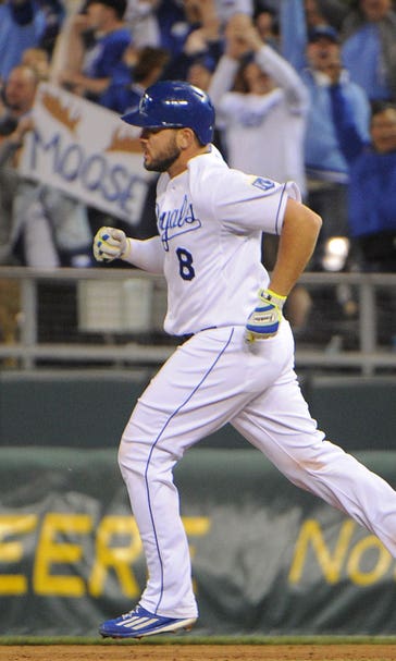 Moustakas sends Royals to victory over Twins